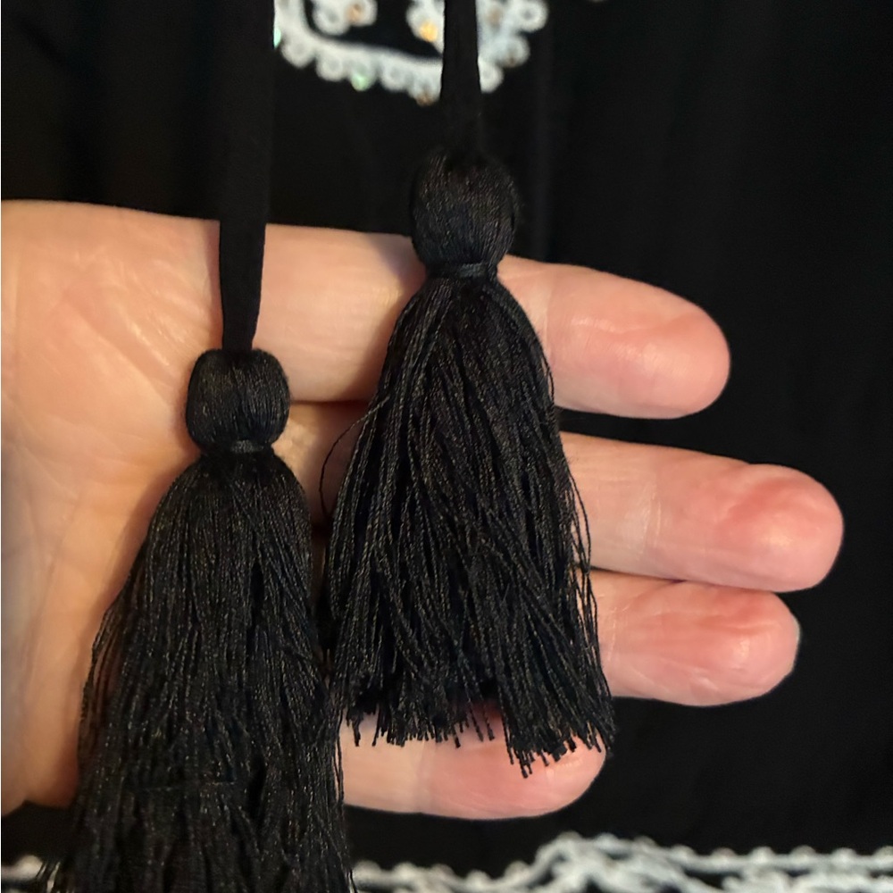 Lulu's Black Top with White Embroidery - Picture 5 of 6